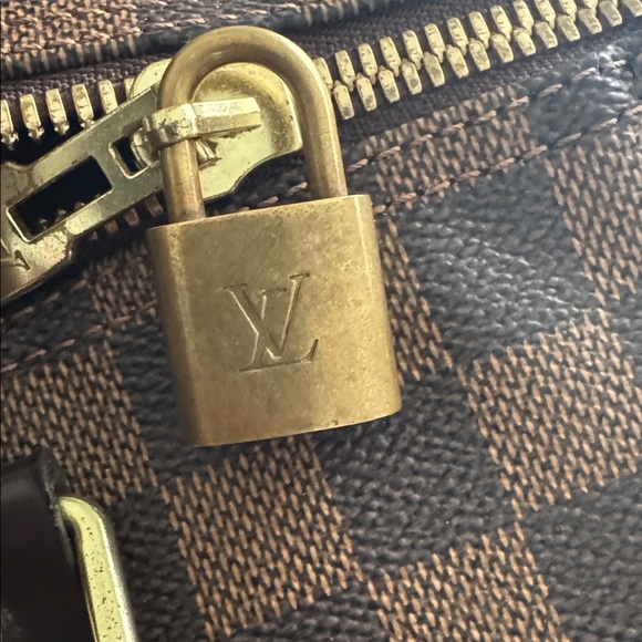 Authentic LV Key Set #437 - Picture 3 of 4